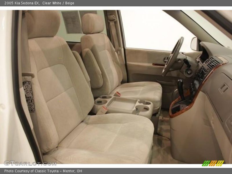 Clear White / Beige 2005 Kia Sedona EX