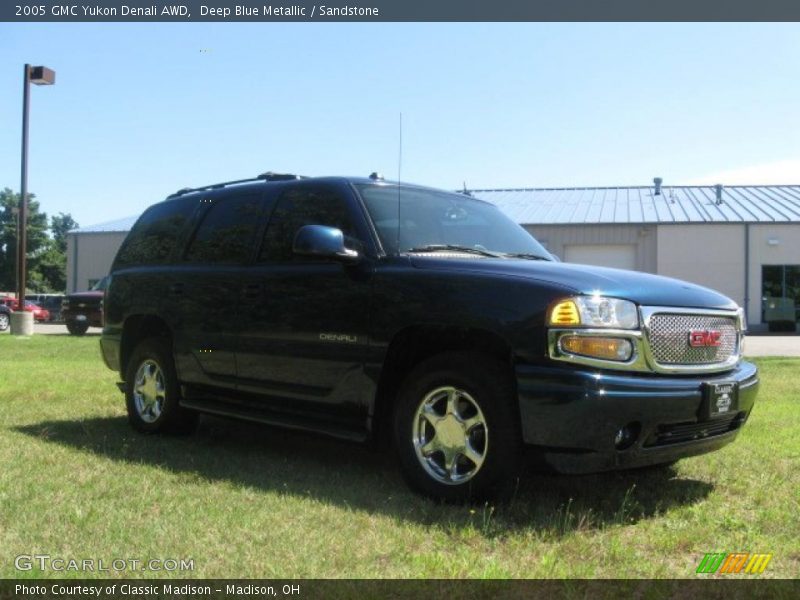 Deep Blue Metallic / Sandstone 2005 GMC Yukon Denali AWD