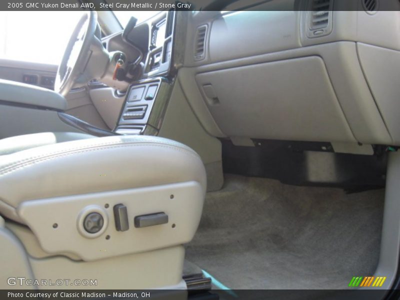 Steel Gray Metallic / Stone Gray 2005 GMC Yukon Denali AWD
