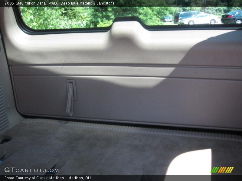 Deep Blue Metallic / Sandstone 2005 GMC Yukon Denali AWD