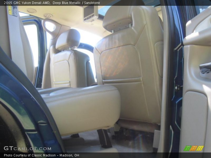 Deep Blue Metallic / Sandstone 2005 GMC Yukon Denali AWD