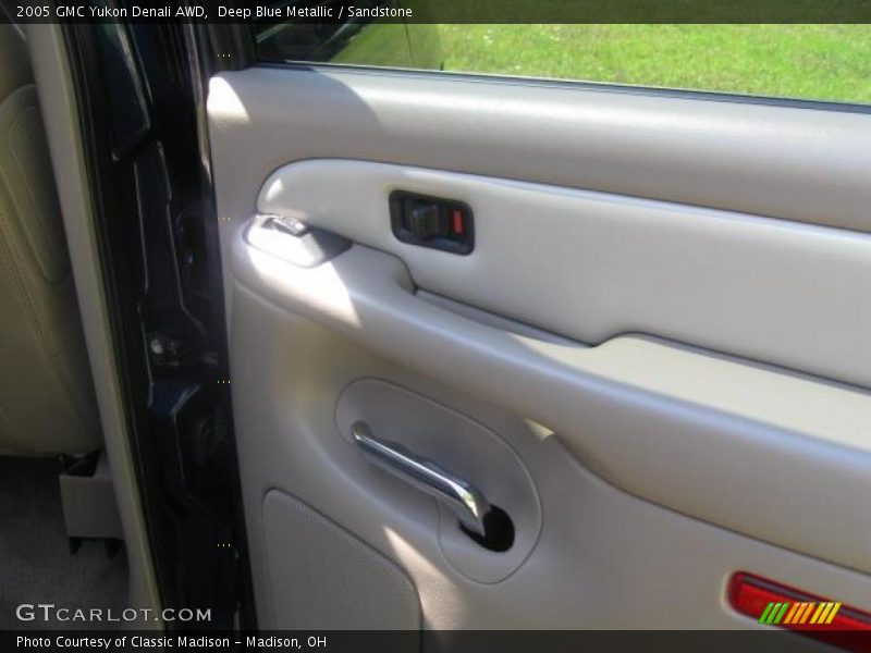 Deep Blue Metallic / Sandstone 2005 GMC Yukon Denali AWD