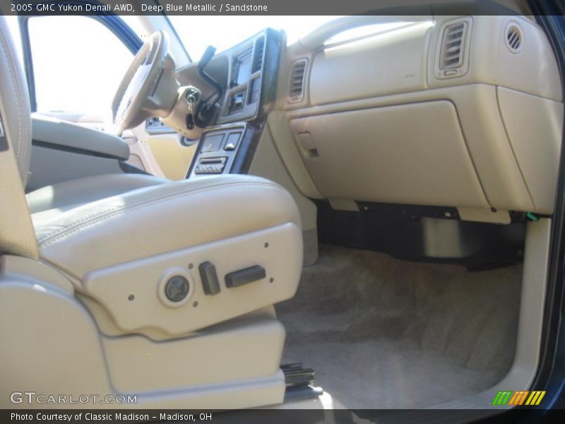 Deep Blue Metallic / Sandstone 2005 GMC Yukon Denali AWD