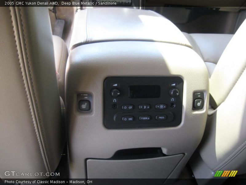 Deep Blue Metallic / Sandstone 2005 GMC Yukon Denali AWD