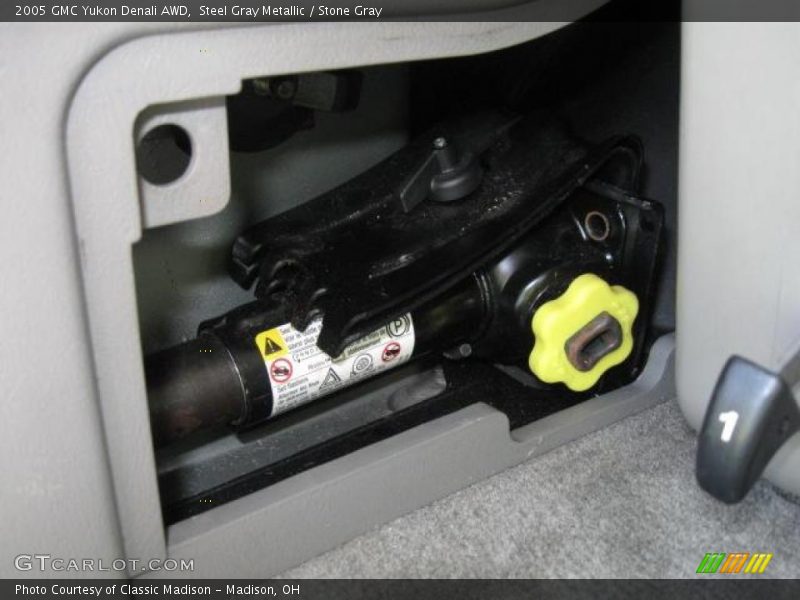 Steel Gray Metallic / Stone Gray 2005 GMC Yukon Denali AWD