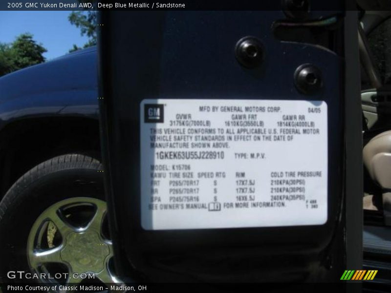 Deep Blue Metallic / Sandstone 2005 GMC Yukon Denali AWD