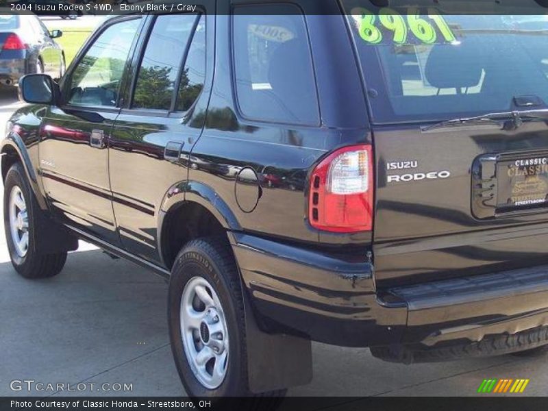 Ebony Black / Gray 2004 Isuzu Rodeo S 4WD