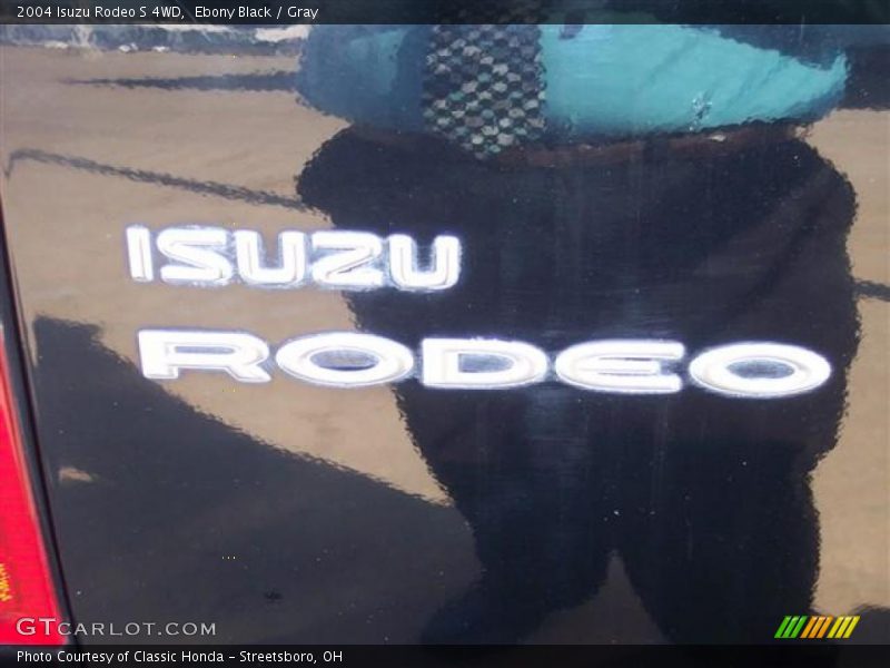 Ebony Black / Gray 2004 Isuzu Rodeo S 4WD