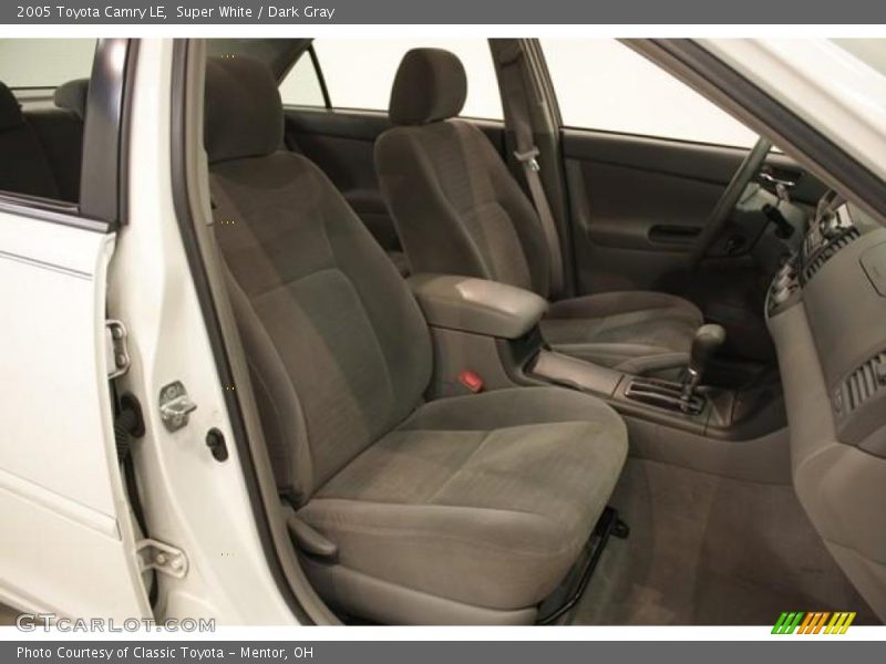 Super White / Dark Gray 2005 Toyota Camry LE