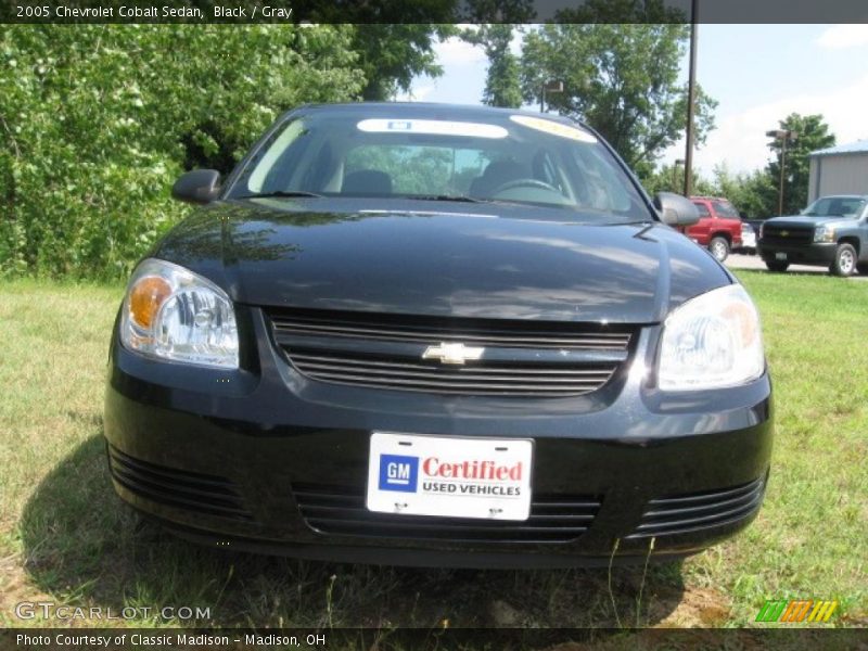 Black / Gray 2005 Chevrolet Cobalt Sedan