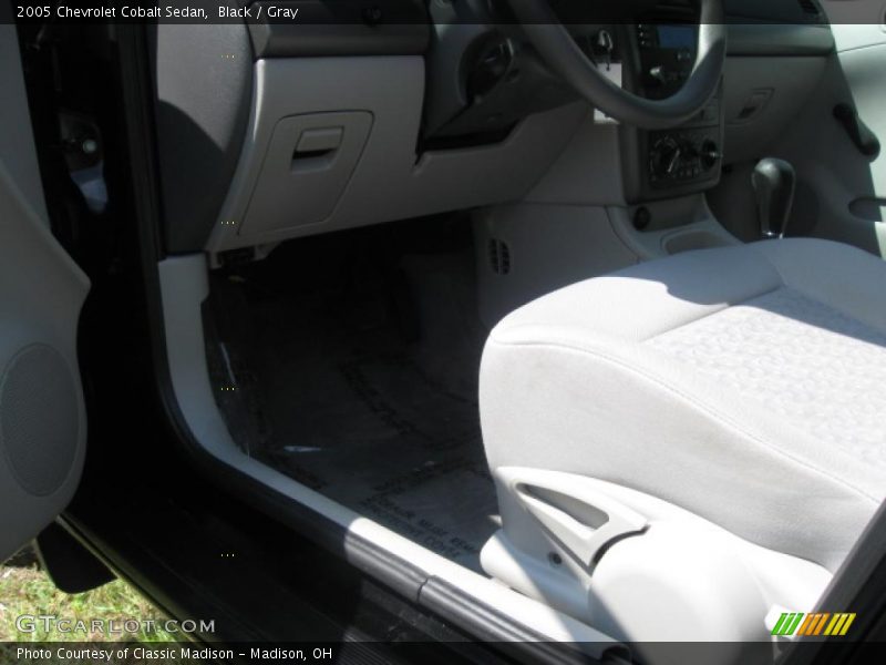 Black / Gray 2005 Chevrolet Cobalt Sedan