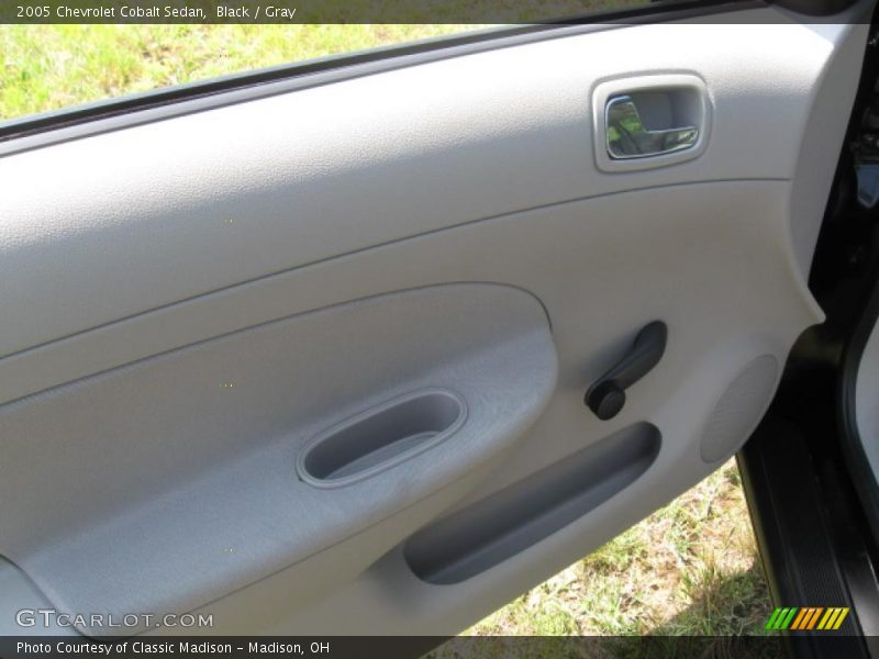 Black / Gray 2005 Chevrolet Cobalt Sedan