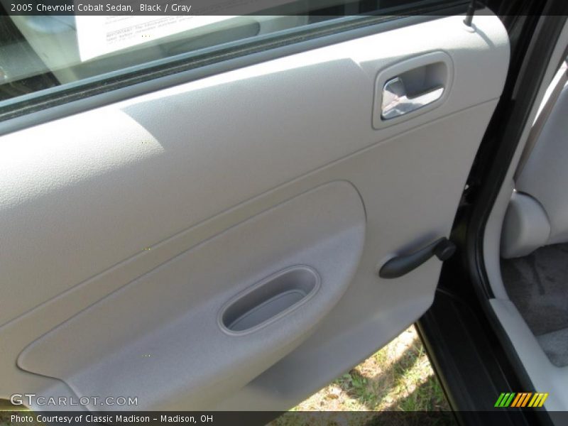 Black / Gray 2005 Chevrolet Cobalt Sedan