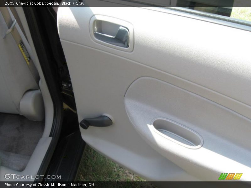 Black / Gray 2005 Chevrolet Cobalt Sedan