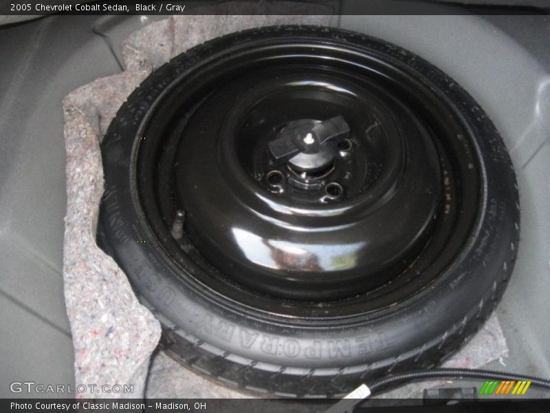 Black / Gray 2005 Chevrolet Cobalt Sedan