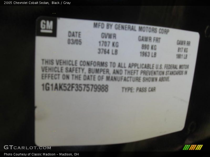 Black / Gray 2005 Chevrolet Cobalt Sedan