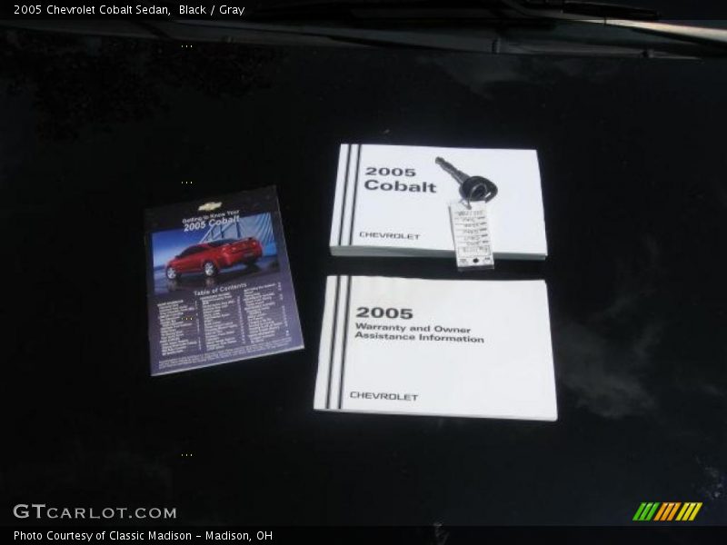 Black / Gray 2005 Chevrolet Cobalt Sedan