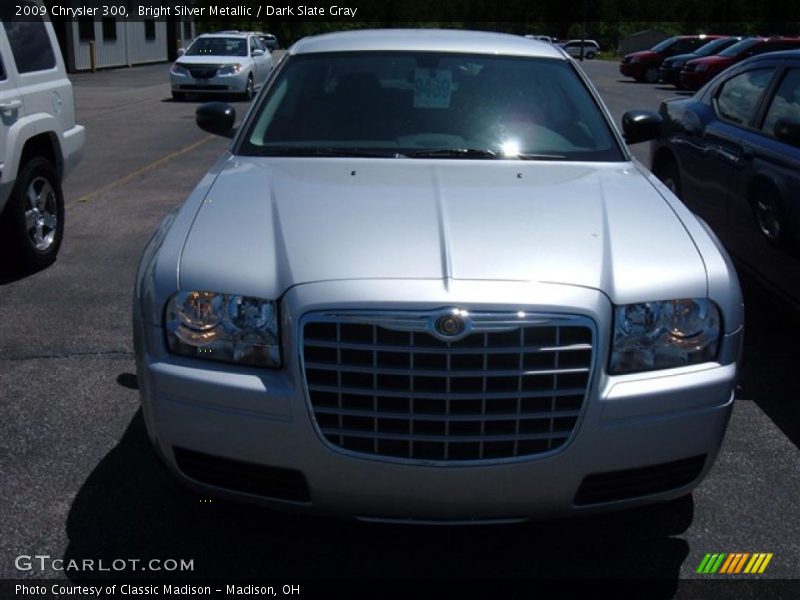 Bright Silver Metallic / Dark Slate Gray 2009 Chrysler 300