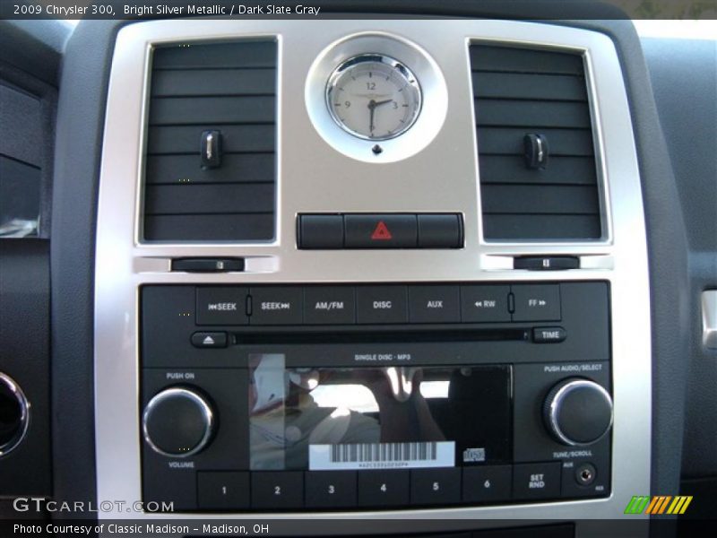 Bright Silver Metallic / Dark Slate Gray 2009 Chrysler 300