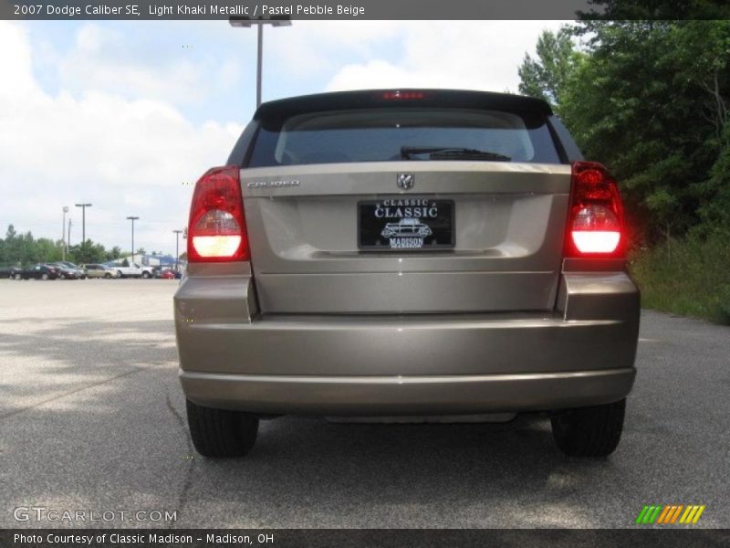 Light Khaki Metallic / Pastel Pebble Beige 2007 Dodge Caliber SE