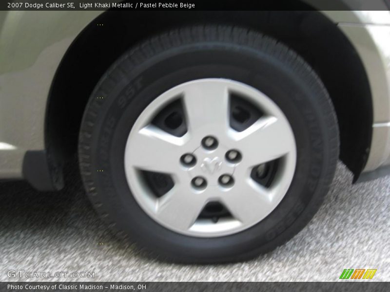 Light Khaki Metallic / Pastel Pebble Beige 2007 Dodge Caliber SE