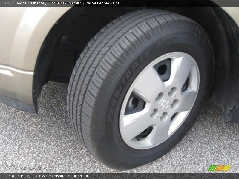 Light Khaki Metallic / Pastel Pebble Beige 2007 Dodge Caliber SE