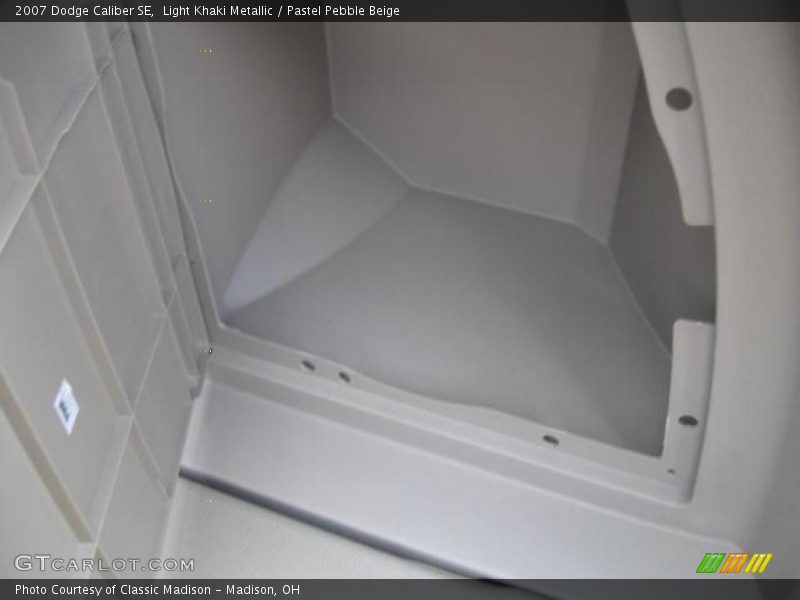 Light Khaki Metallic / Pastel Pebble Beige 2007 Dodge Caliber SE