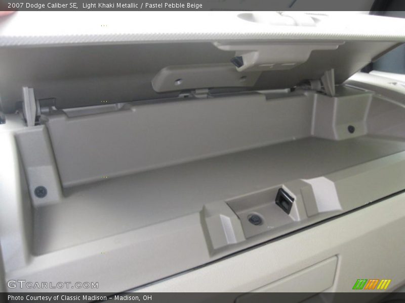 Light Khaki Metallic / Pastel Pebble Beige 2007 Dodge Caliber SE