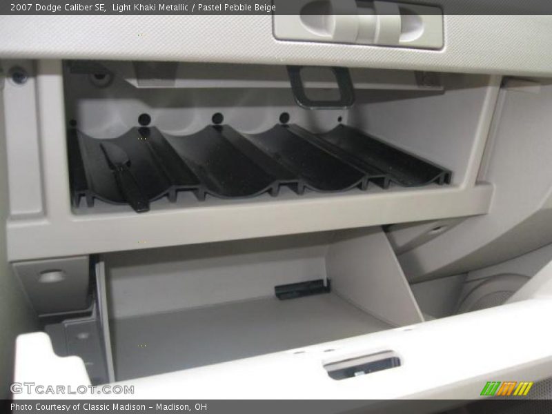 Light Khaki Metallic / Pastel Pebble Beige 2007 Dodge Caliber SE