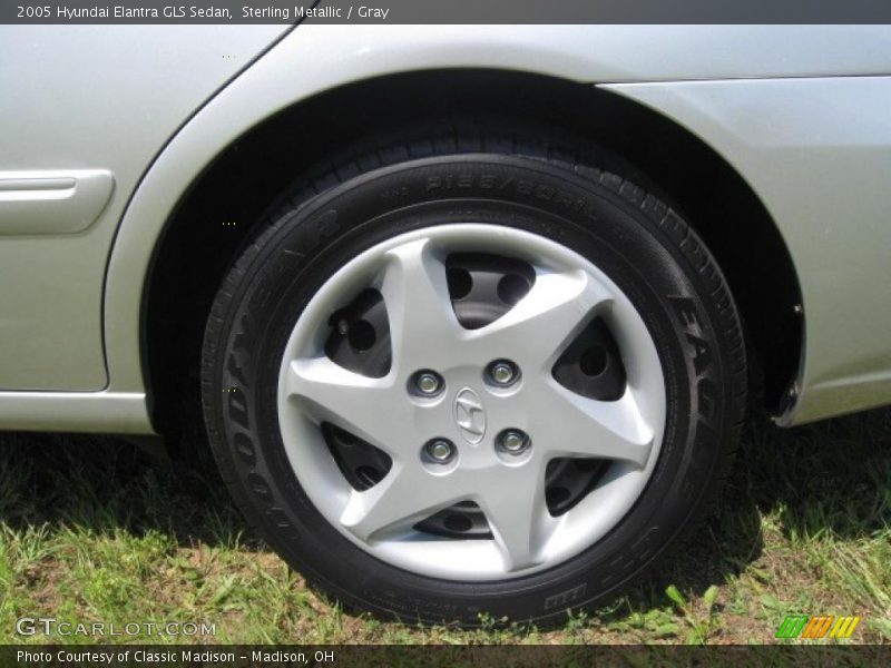 Sterling Metallic / Gray 2005 Hyundai Elantra GLS Sedan