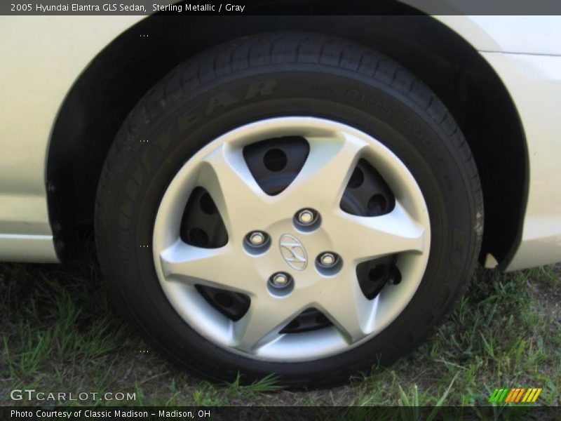 Sterling Metallic / Gray 2005 Hyundai Elantra GLS Sedan