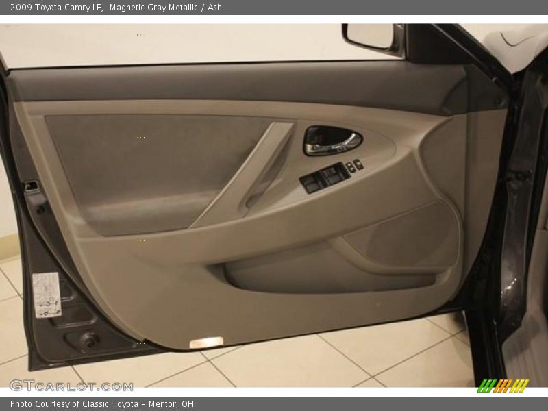 Magnetic Gray Metallic / Ash 2009 Toyota Camry LE