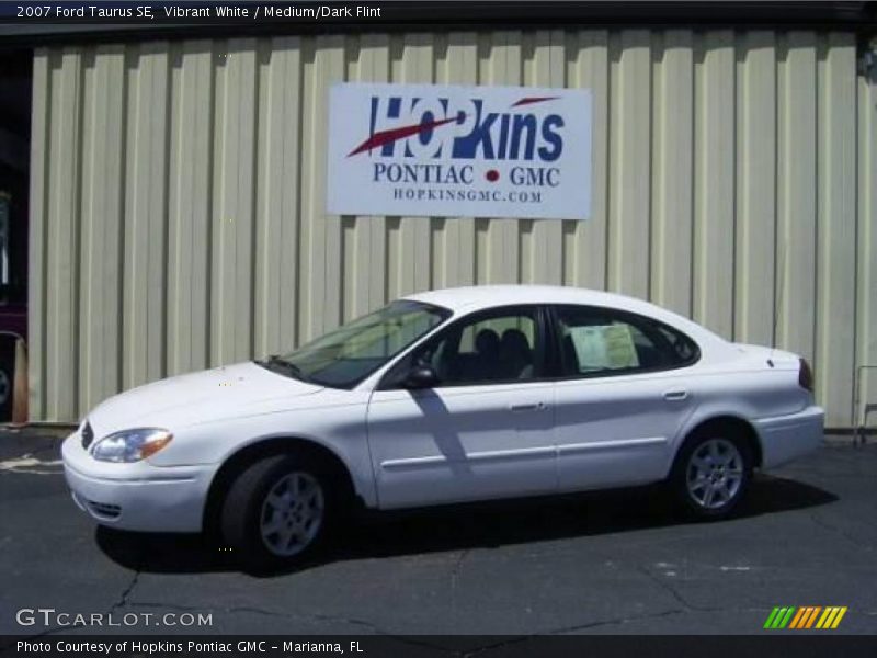 Vibrant White / Medium/Dark Flint 2007 Ford Taurus SE