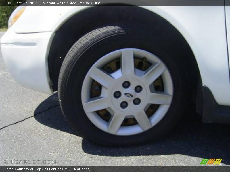 Vibrant White / Medium/Dark Flint 2007 Ford Taurus SE