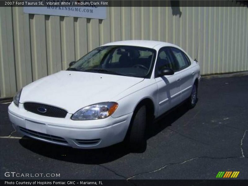 Vibrant White / Medium/Dark Flint 2007 Ford Taurus SE