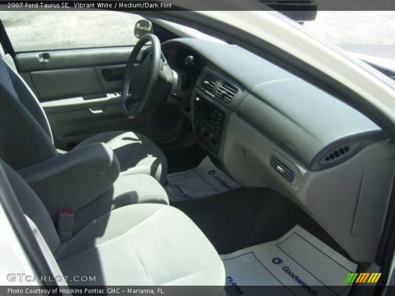 Vibrant White / Medium/Dark Flint 2007 Ford Taurus SE