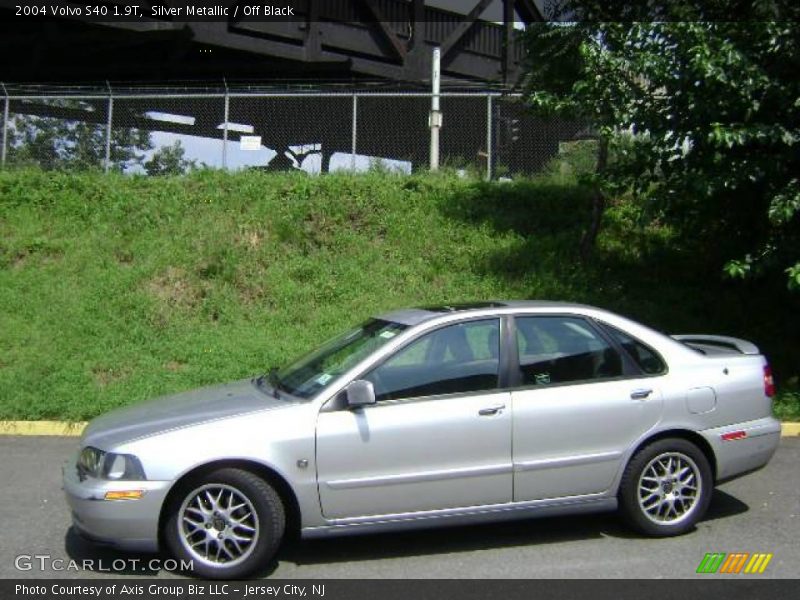Silver Metallic / Off Black 2004 Volvo S40 1.9T