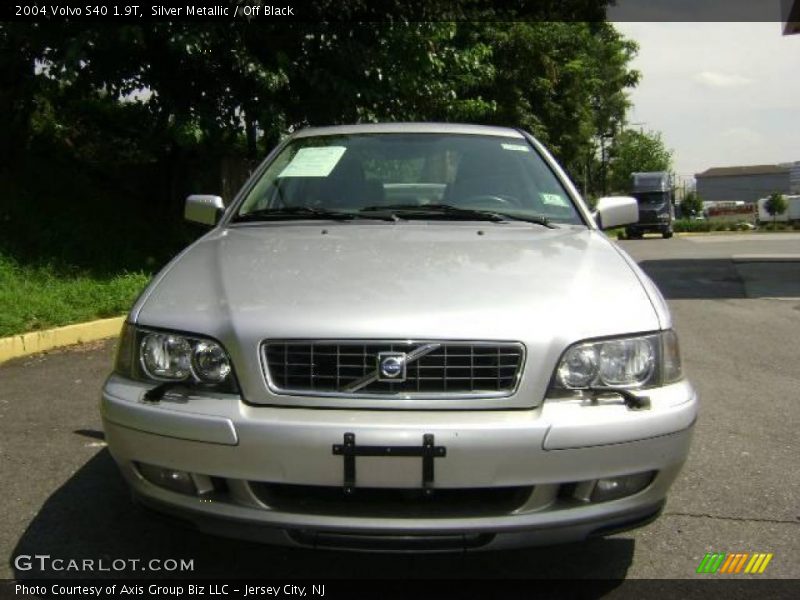 Silver Metallic / Off Black 2004 Volvo S40 1.9T