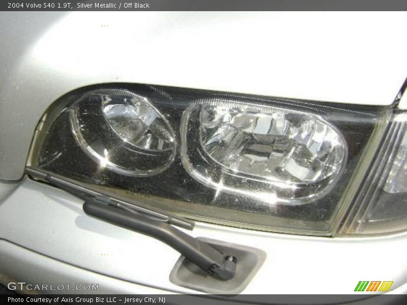 Silver Metallic / Off Black 2004 Volvo S40 1.9T