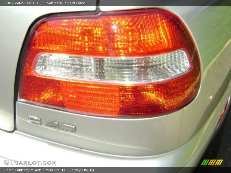 Silver Metallic / Off Black 2004 Volvo S40 1.9T
