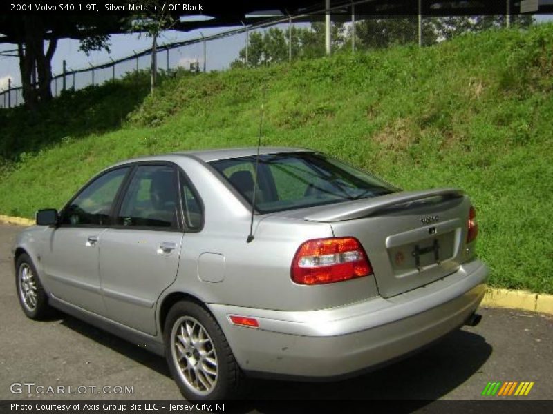 Silver Metallic / Off Black 2004 Volvo S40 1.9T