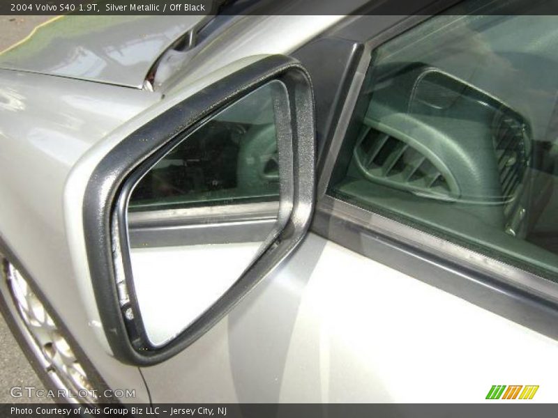 Silver Metallic / Off Black 2004 Volvo S40 1.9T