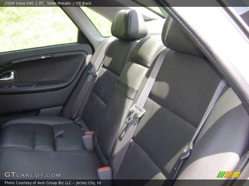 Silver Metallic / Off Black 2004 Volvo S40 1.9T