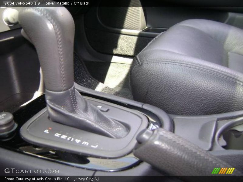 Silver Metallic / Off Black 2004 Volvo S40 1.9T