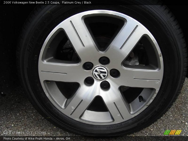 Platinum Grey / Black 2006 Volkswagen New Beetle 2.5 Coupe