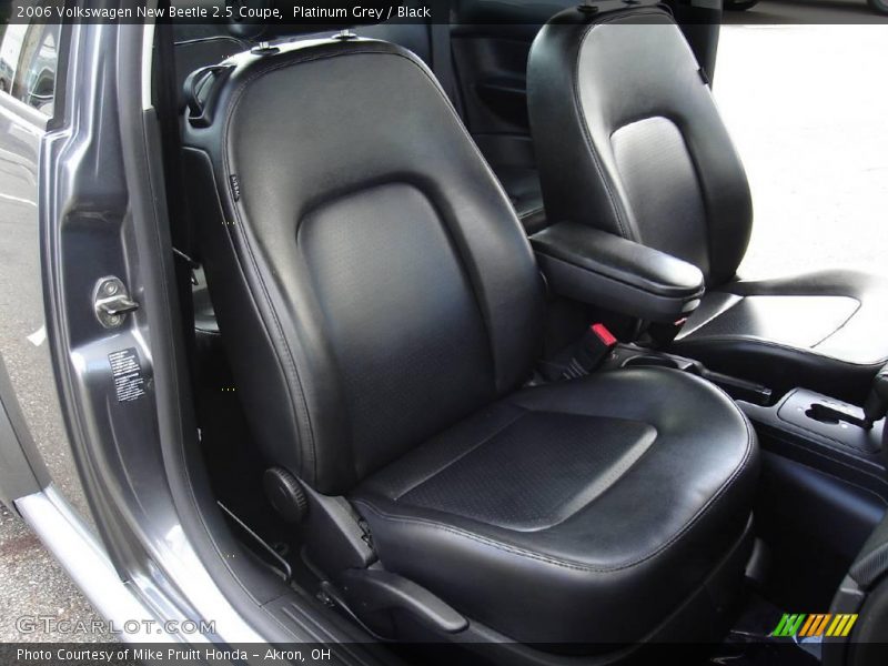 Platinum Grey / Black 2006 Volkswagen New Beetle 2.5 Coupe