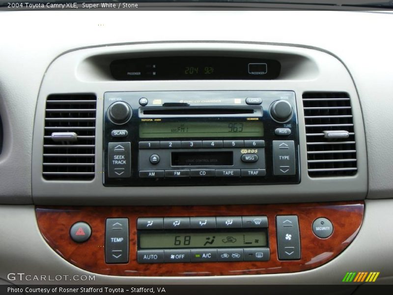 Super White / Stone 2004 Toyota Camry XLE