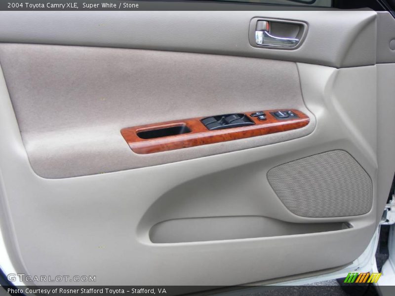 Super White / Stone 2004 Toyota Camry XLE