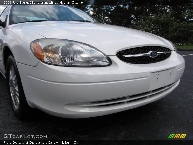 Vibrant White / Medium Graphite 2003 Ford Taurus SEL