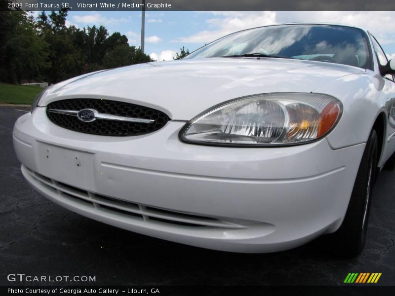Vibrant White / Medium Graphite 2003 Ford Taurus SEL